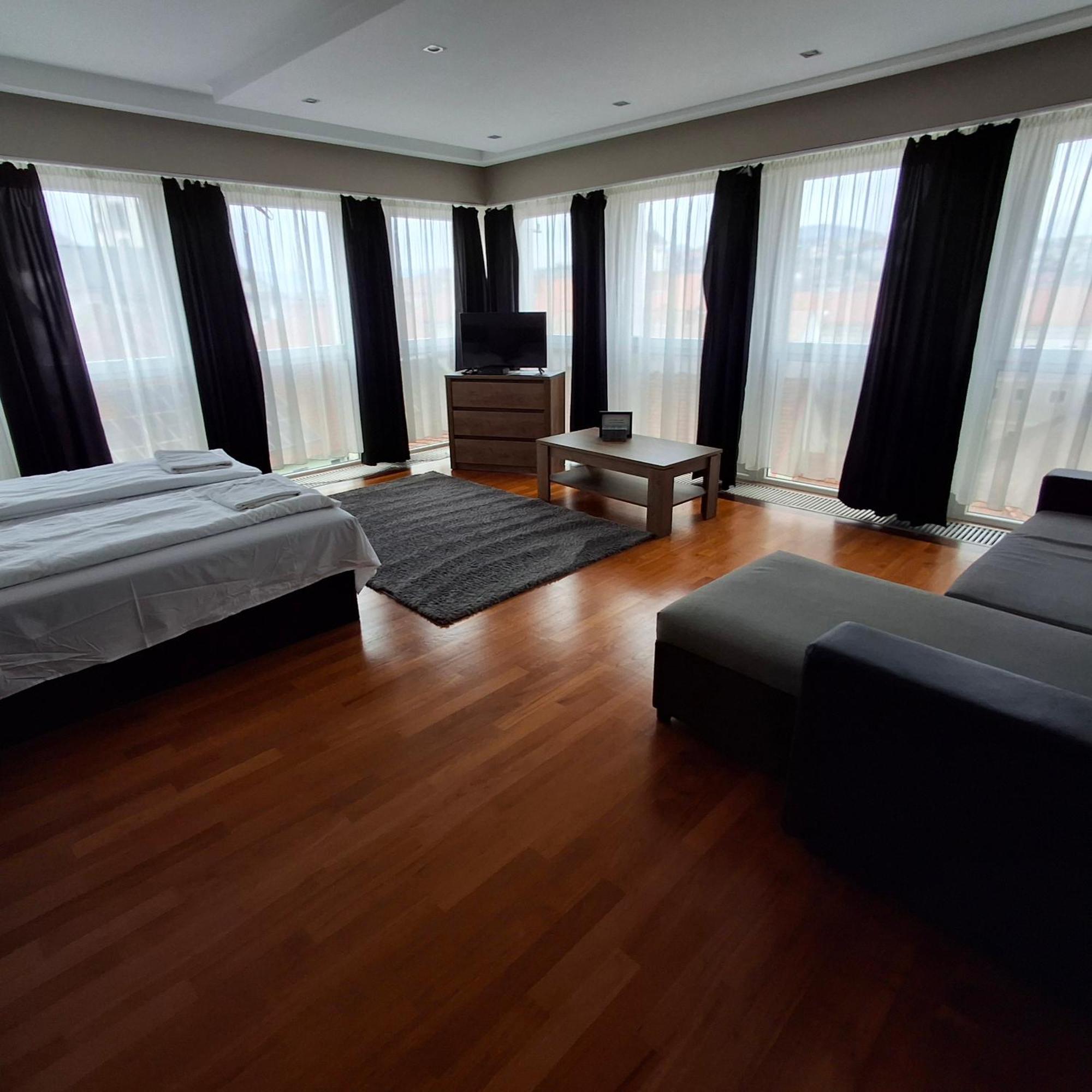 Unicorniselit Apartmanok Eğri Dış mekan fotoğraf